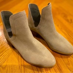 Coconut gray booties size 5.5
